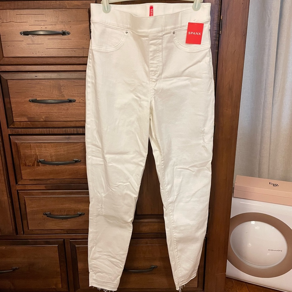 NWT Spanx Women's Distressed White Stretchy Jeans, Medium